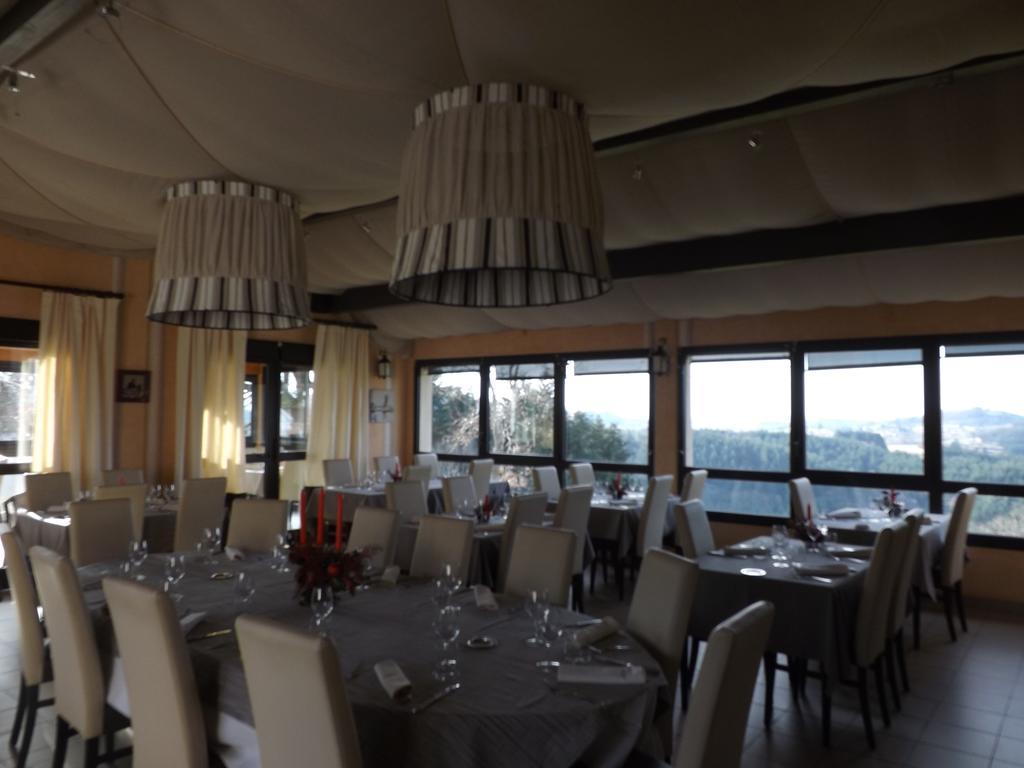 فندق Logis Le Saint Cyr Montmelard المظهر الخارجي الصورة